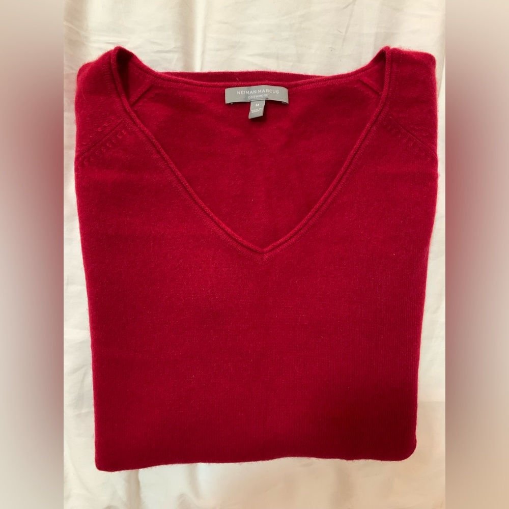 Neiman Marcus 100% Cashmere sweater